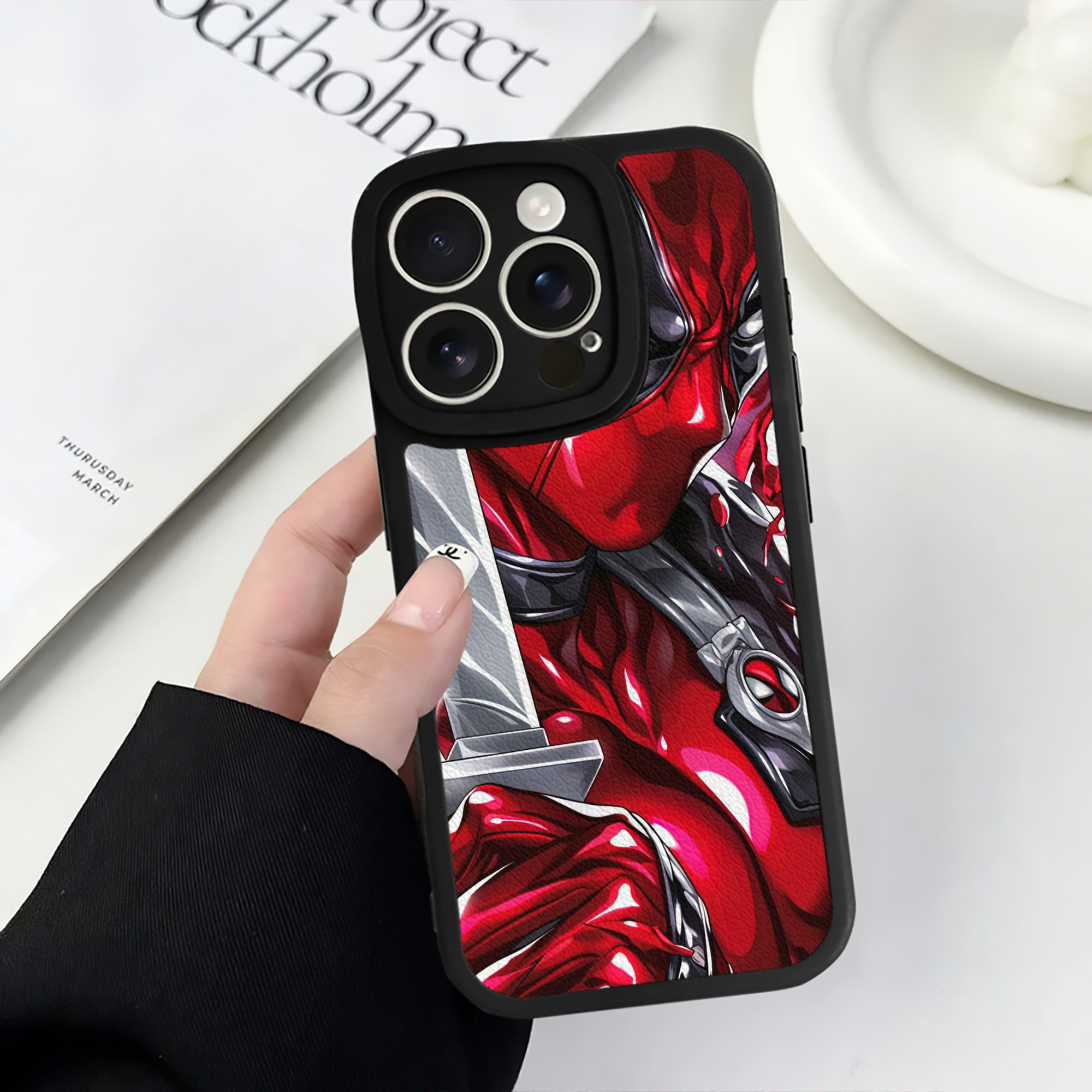 （画像用） Deadpool デッドプール 【iPhone 16シリーズ対応】シリコンスマホケース（レザー調） 材質：シリコン